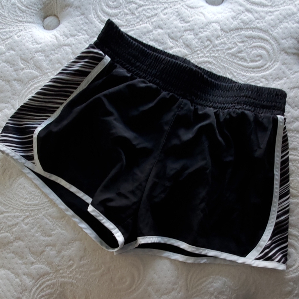 🌹Black and white shorts